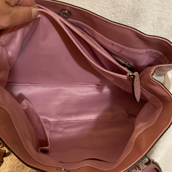 EUC pale pink trim COACH bag - Picture 6 of 7